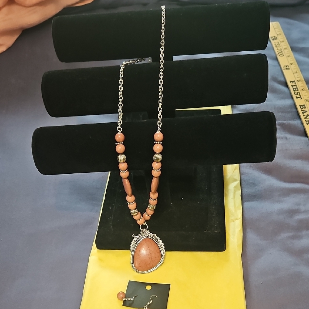 Elegant Silver and Brown Pendant Necklace